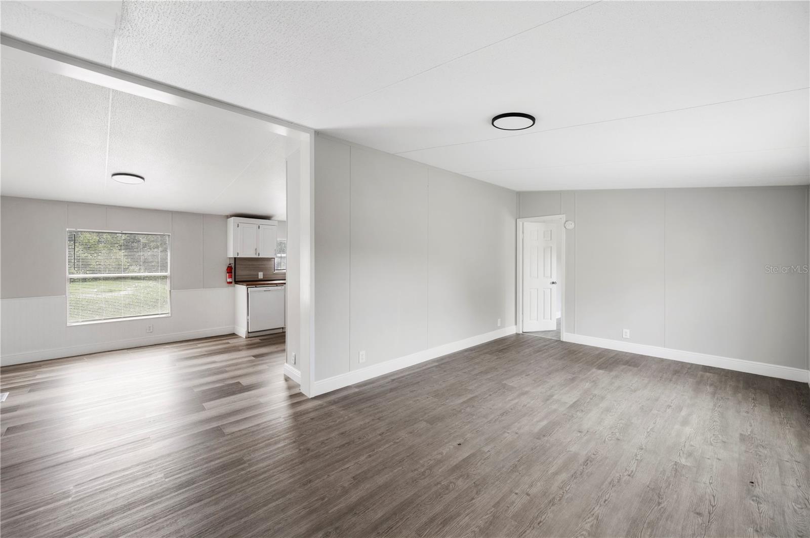 Image 7 of 33 For 4129 Woodsridge Drive