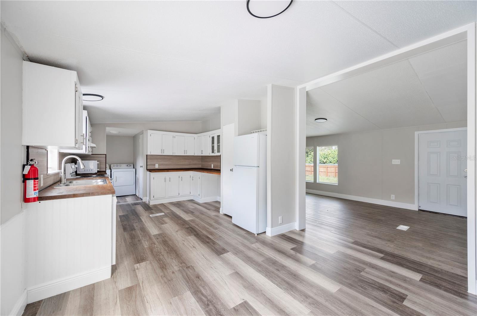 Image 8 of 33 For 4129 Woodsridge Drive