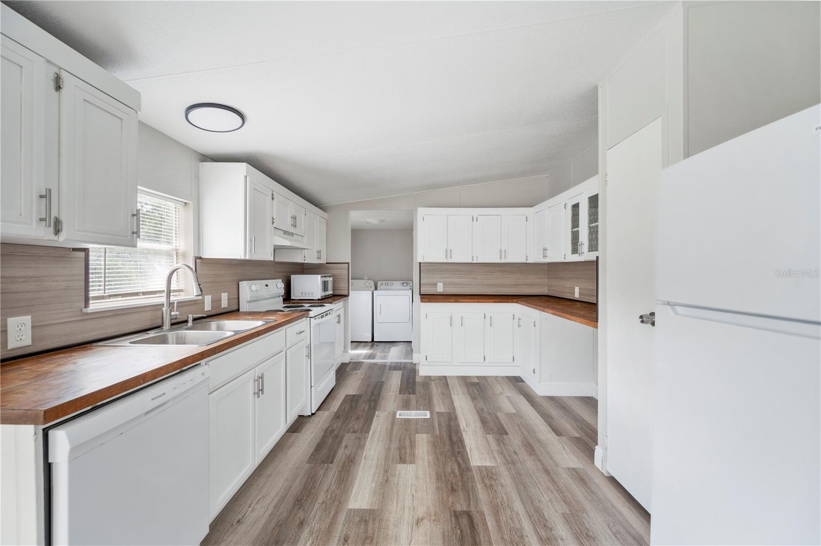 Image 9 of 33 For 4129 Woodsridge Drive