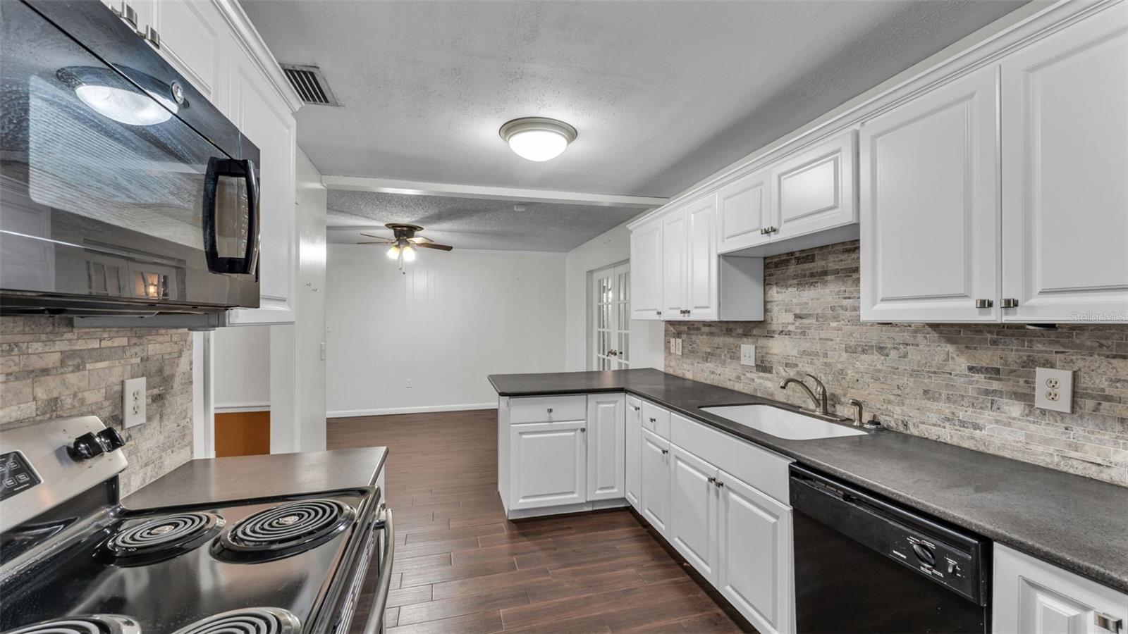 Image 16 of 48 For 3050 Cross Fox Drive