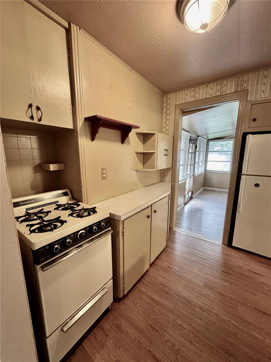 Image 13 of 34 For 2308 Everett Street