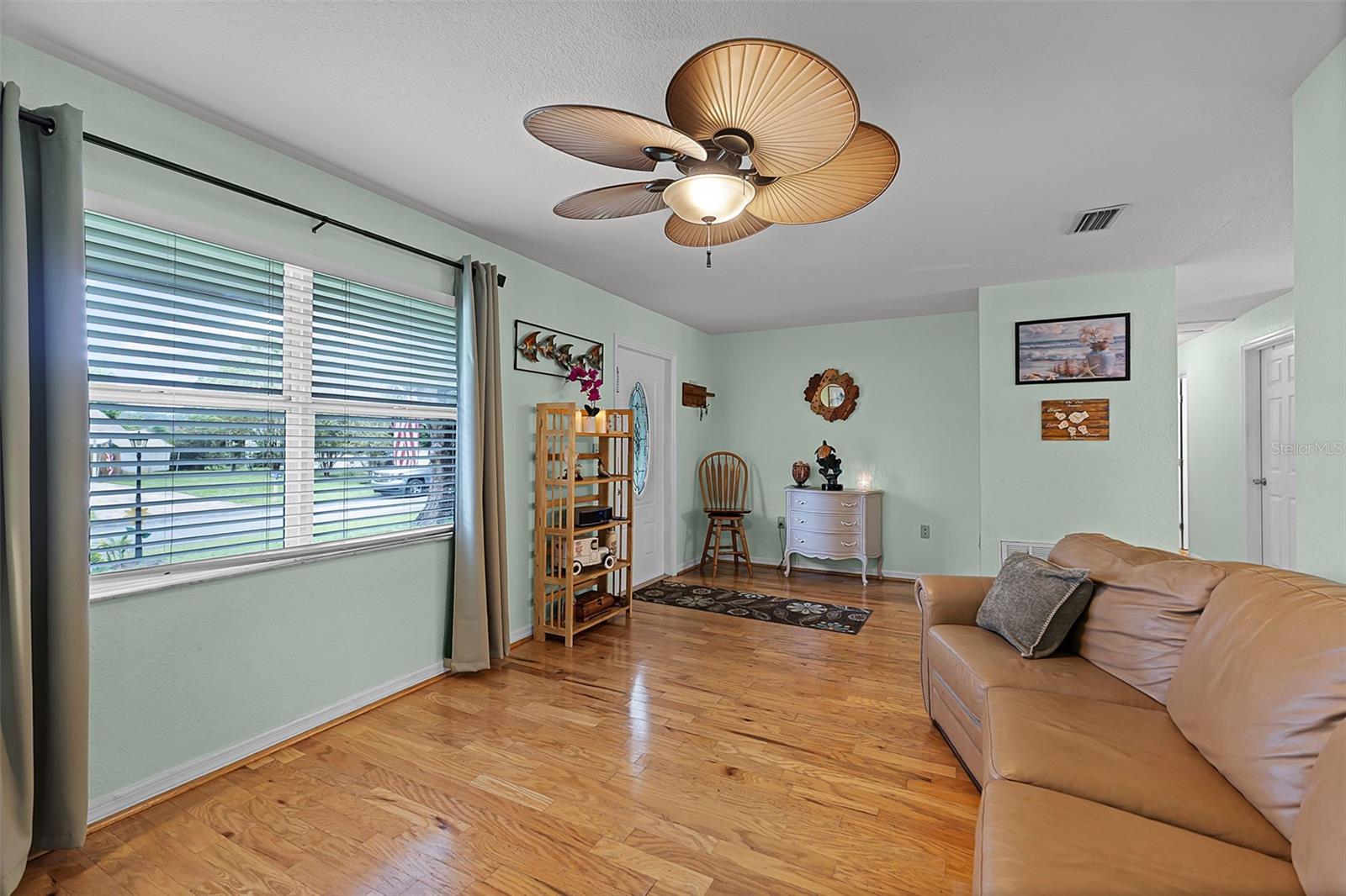Image 5 of 24 For 616 Solana Street