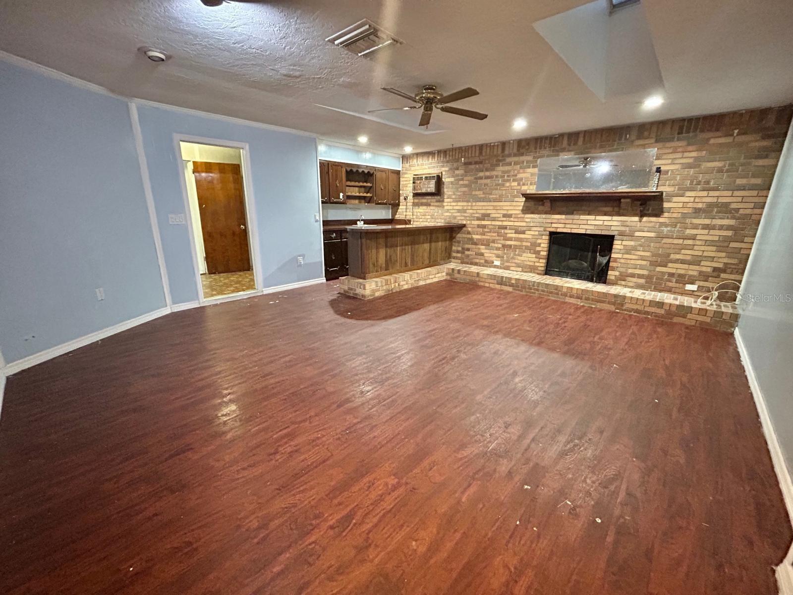 Image 17 of 35 For 1079 Alladin