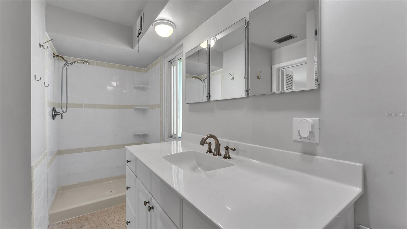 Image 33 of 52 For 2352 Rutland Lane