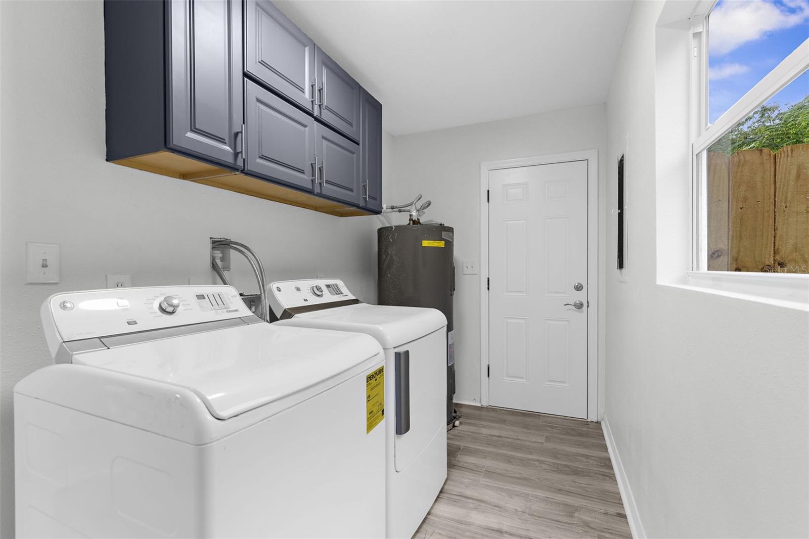 Image 17 of 26 For 4702 Woodward Place