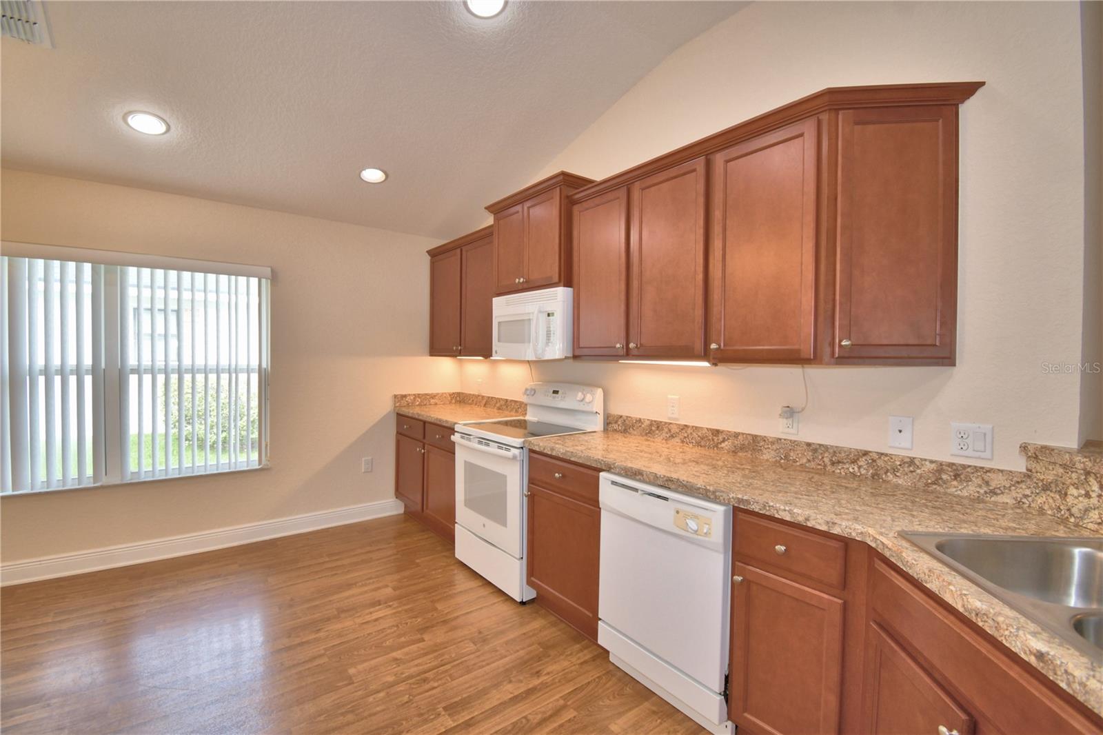 Image 10 of 70 For 6654 Crescent Loop