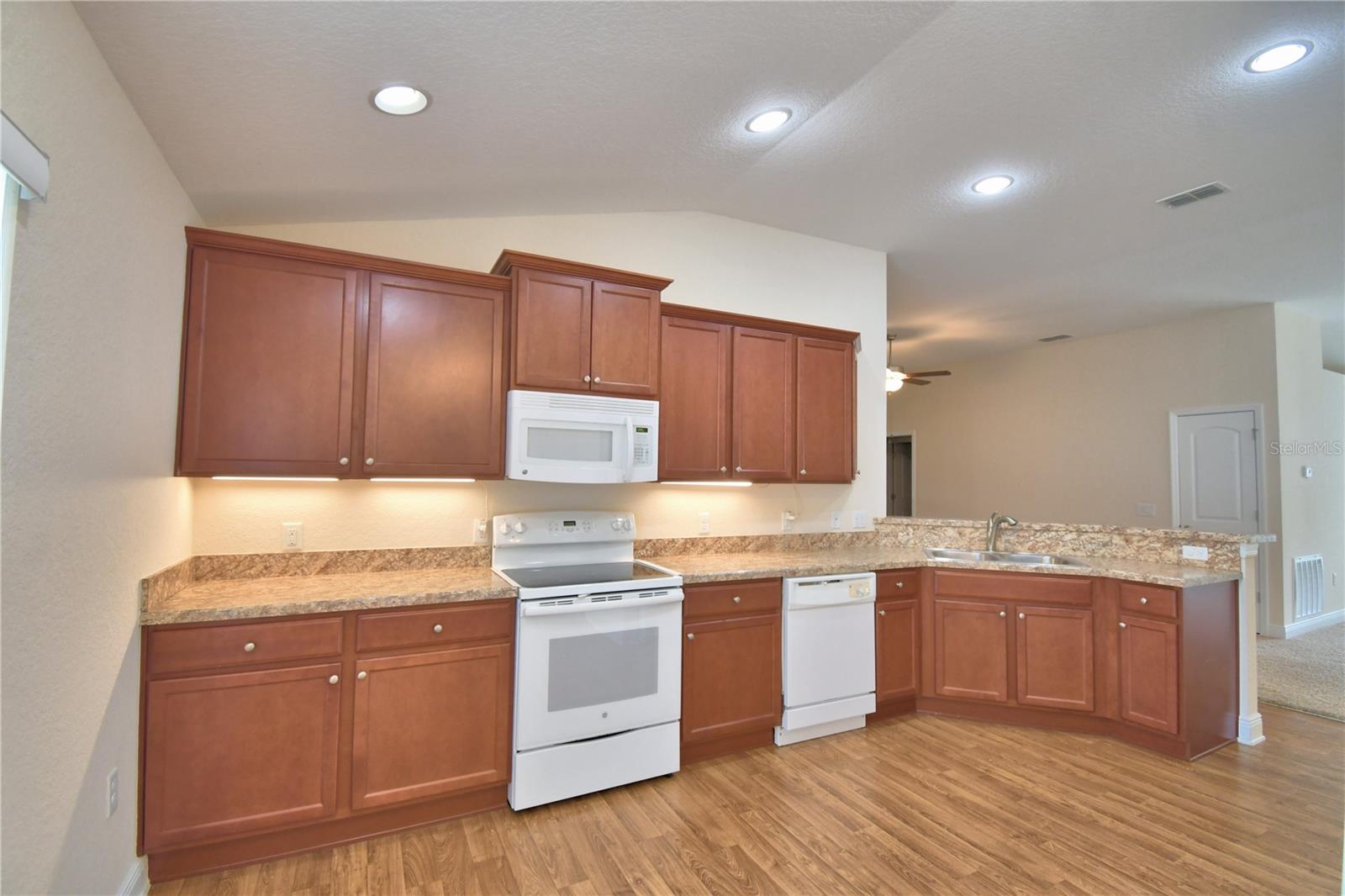 Image 15 of 70 For 6654 Crescent Loop