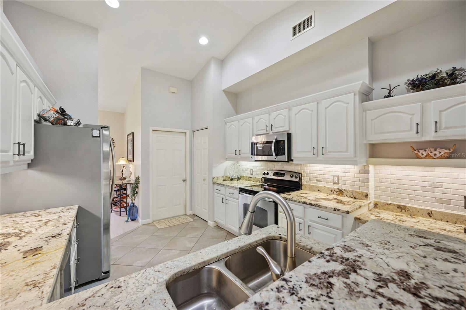 Image 13 of 41 For 202 Golf Aire Boulevard