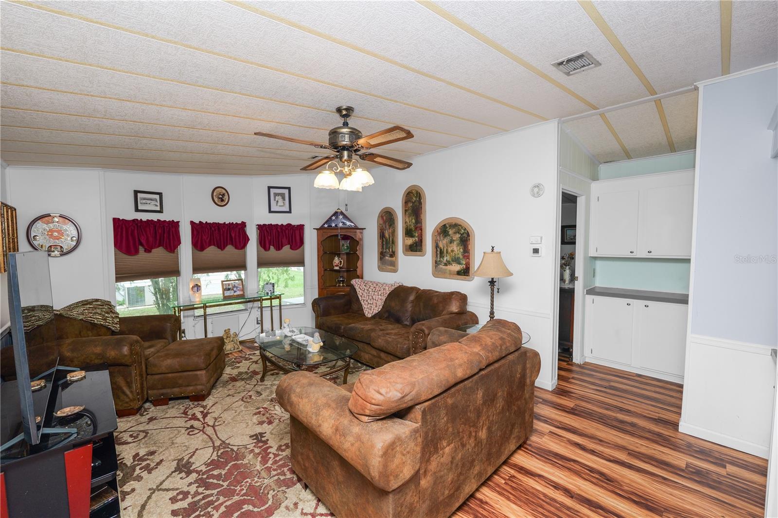 Image 8 of 29 For 5026 Foxwood Boulevard