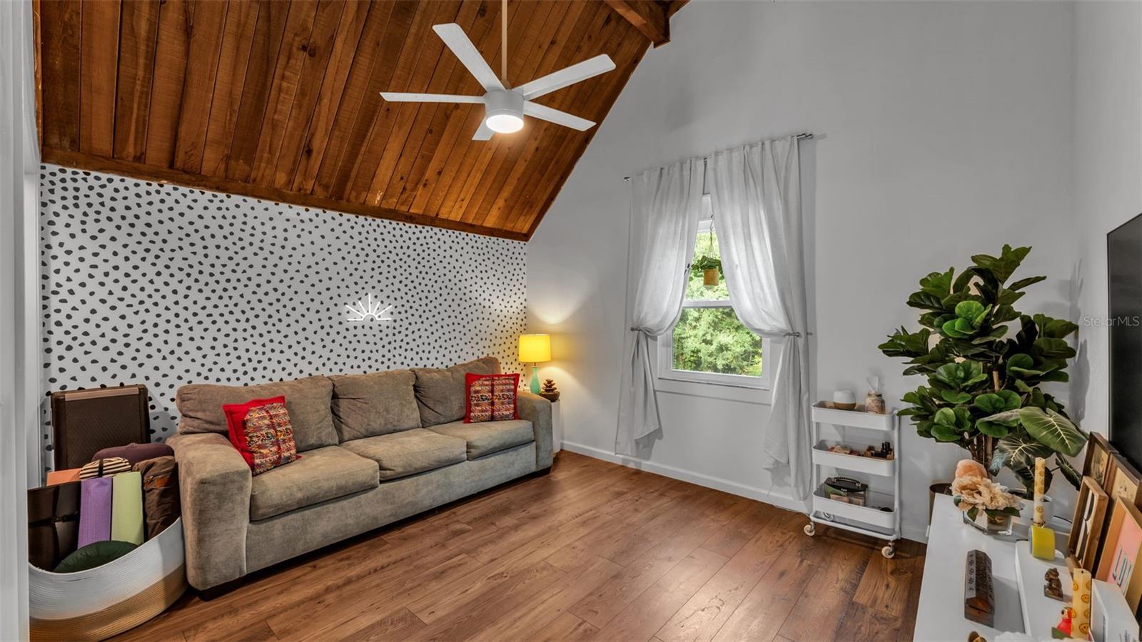 Image 31 of 46 For 9133 Pine Tree Drive