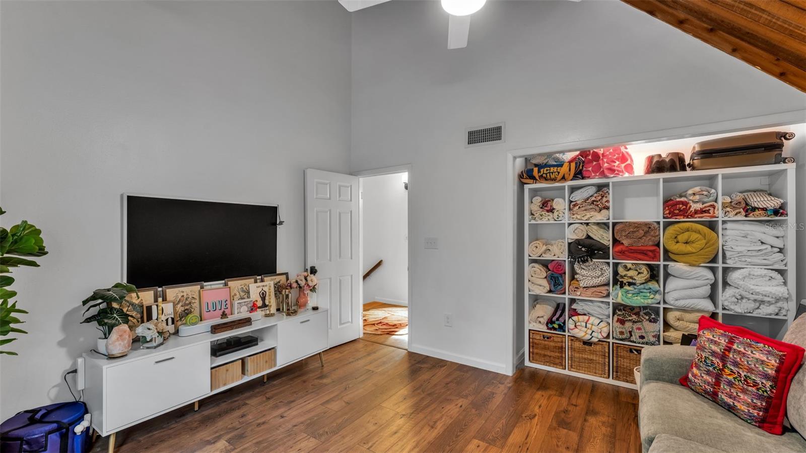 Image 32 of 46 For 9133 Pine Tree Drive