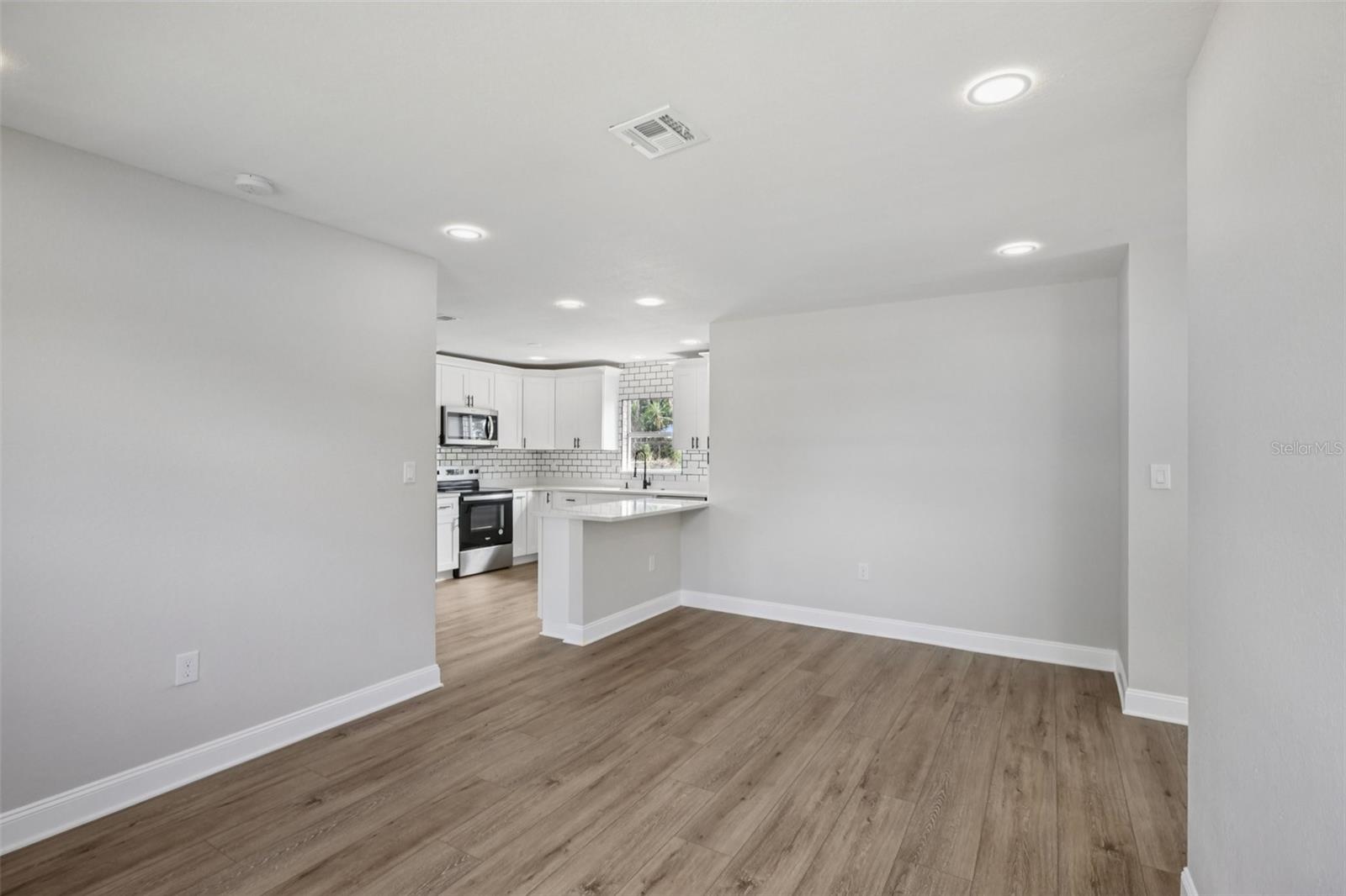 Image 14 of 31 For 2633 Royal Drive