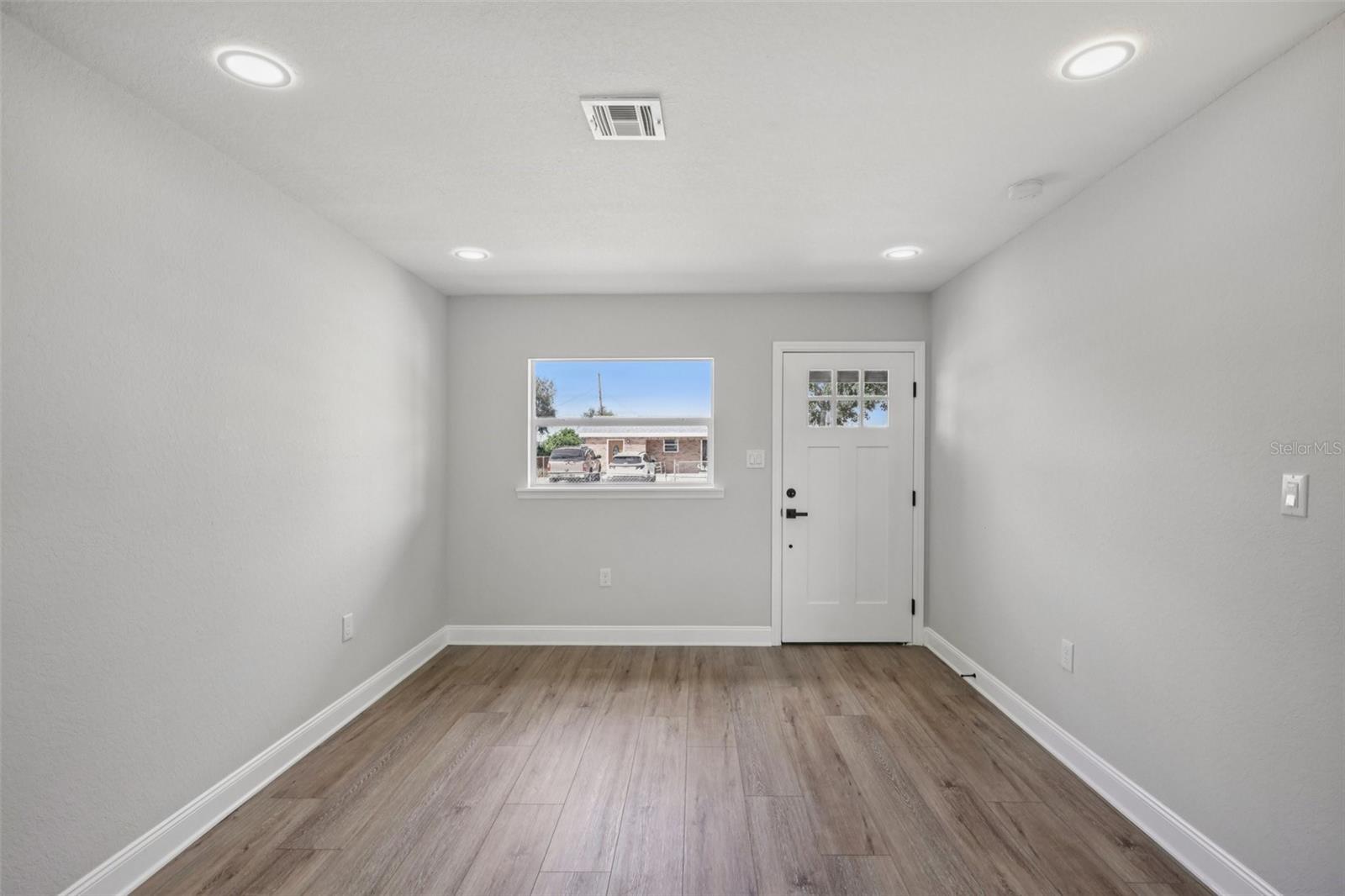 Image 15 of 31 For 2633 Royal Drive