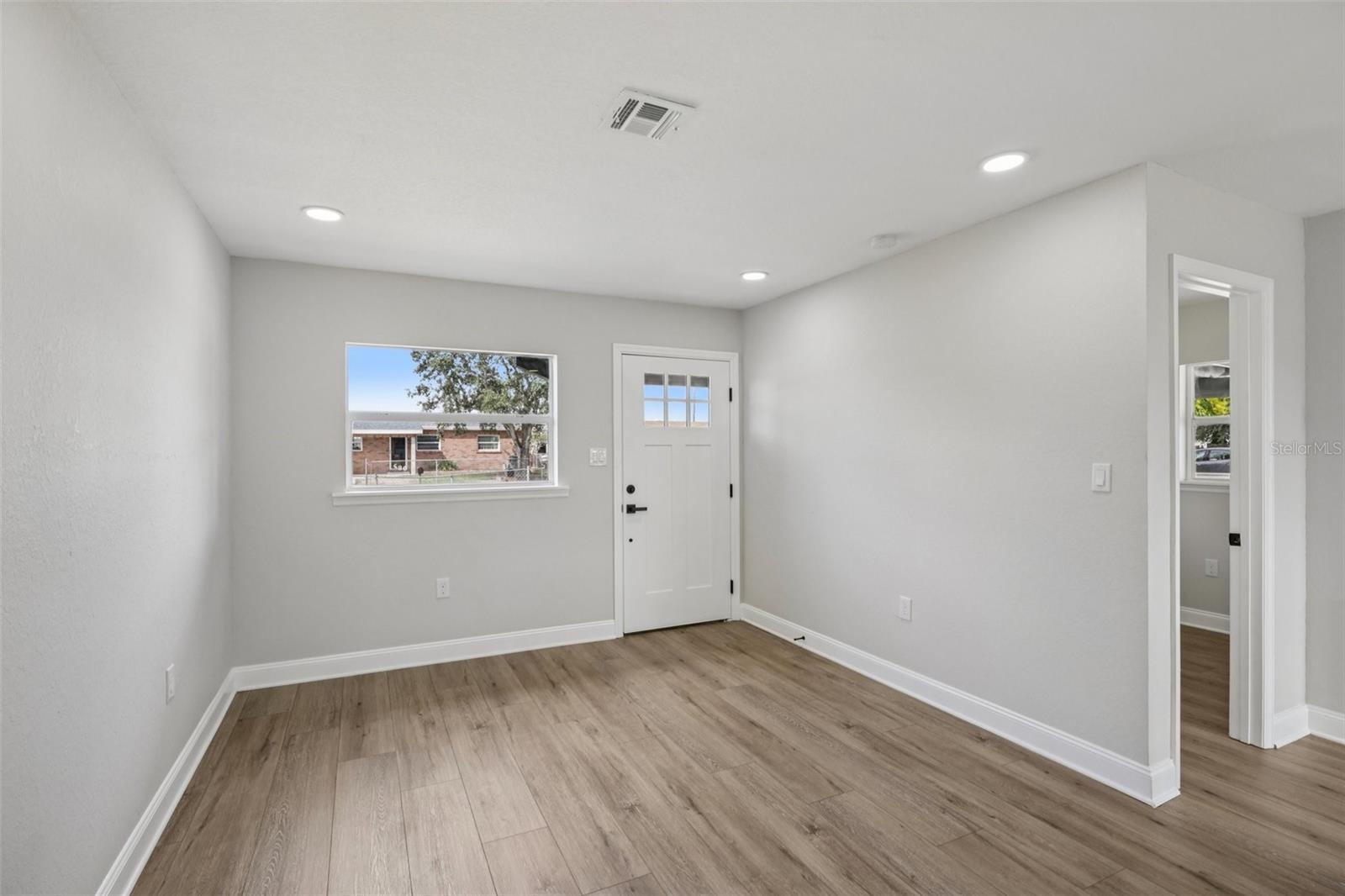 Image 16 of 31 For 2633 Royal Drive