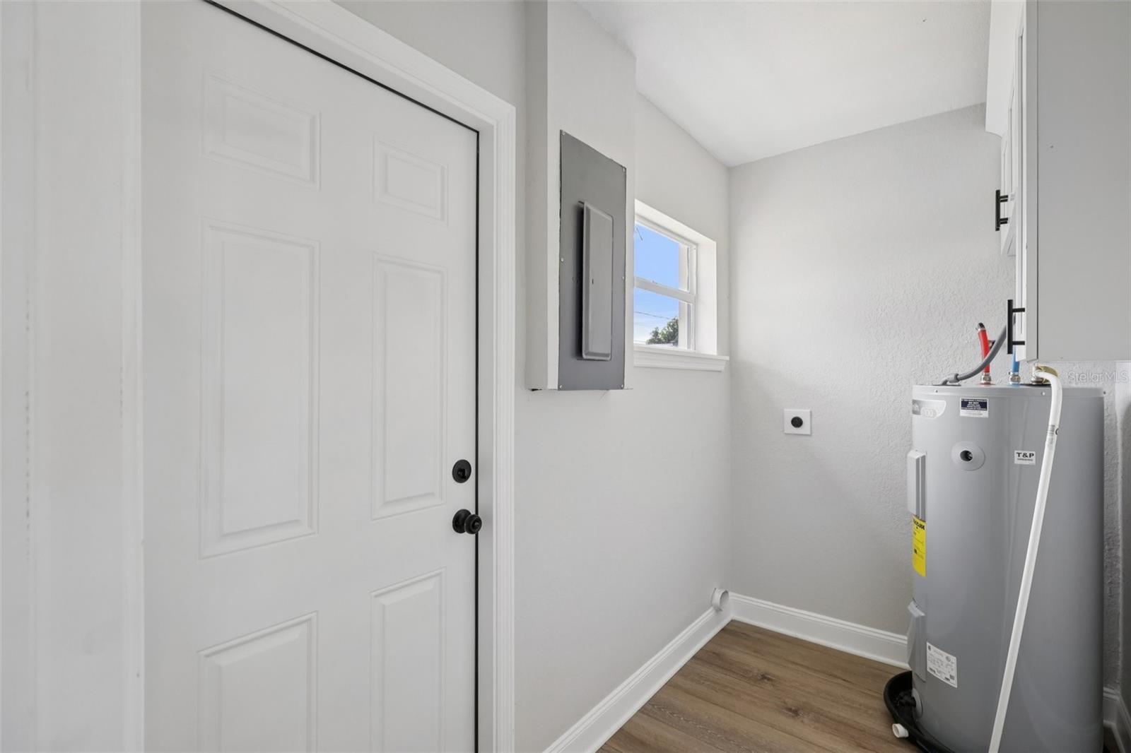 Image 20 of 31 For 2633 Royal Drive