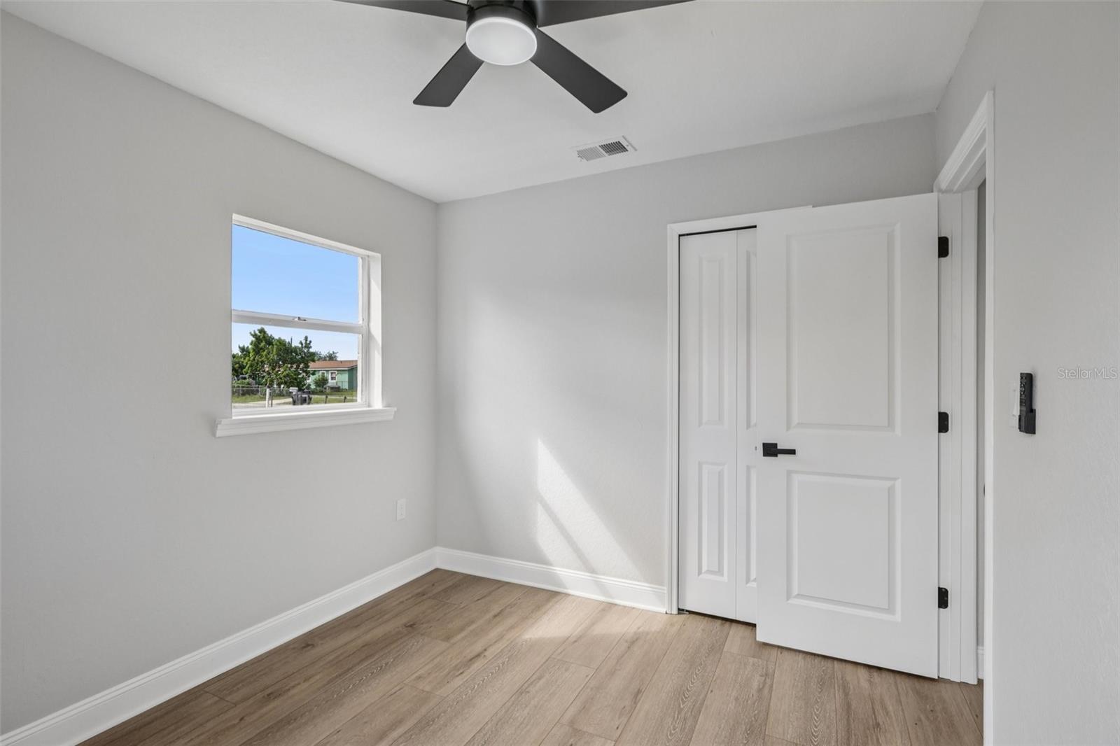 Image 26 of 31 For 2633 Royal Drive