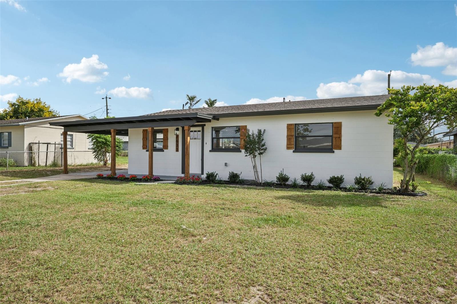 Image 3 of 31 For 2633 Royal Drive