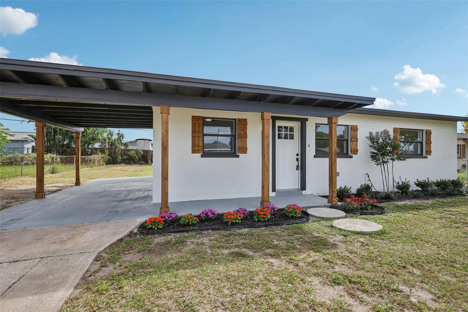 Image 4 of 31 For 2633 Royal Drive