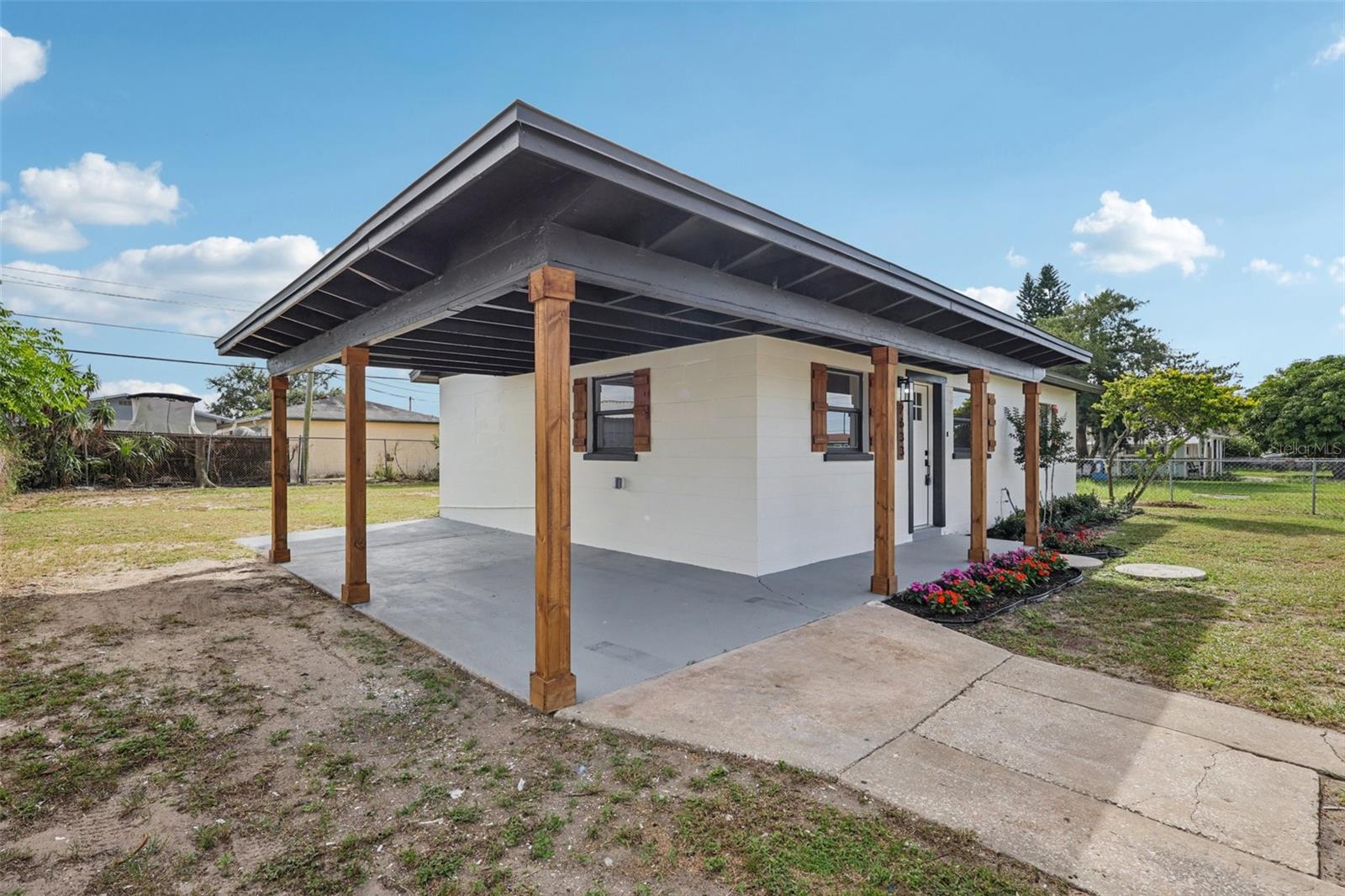 Image 5 of 31 For 2633 Royal Drive