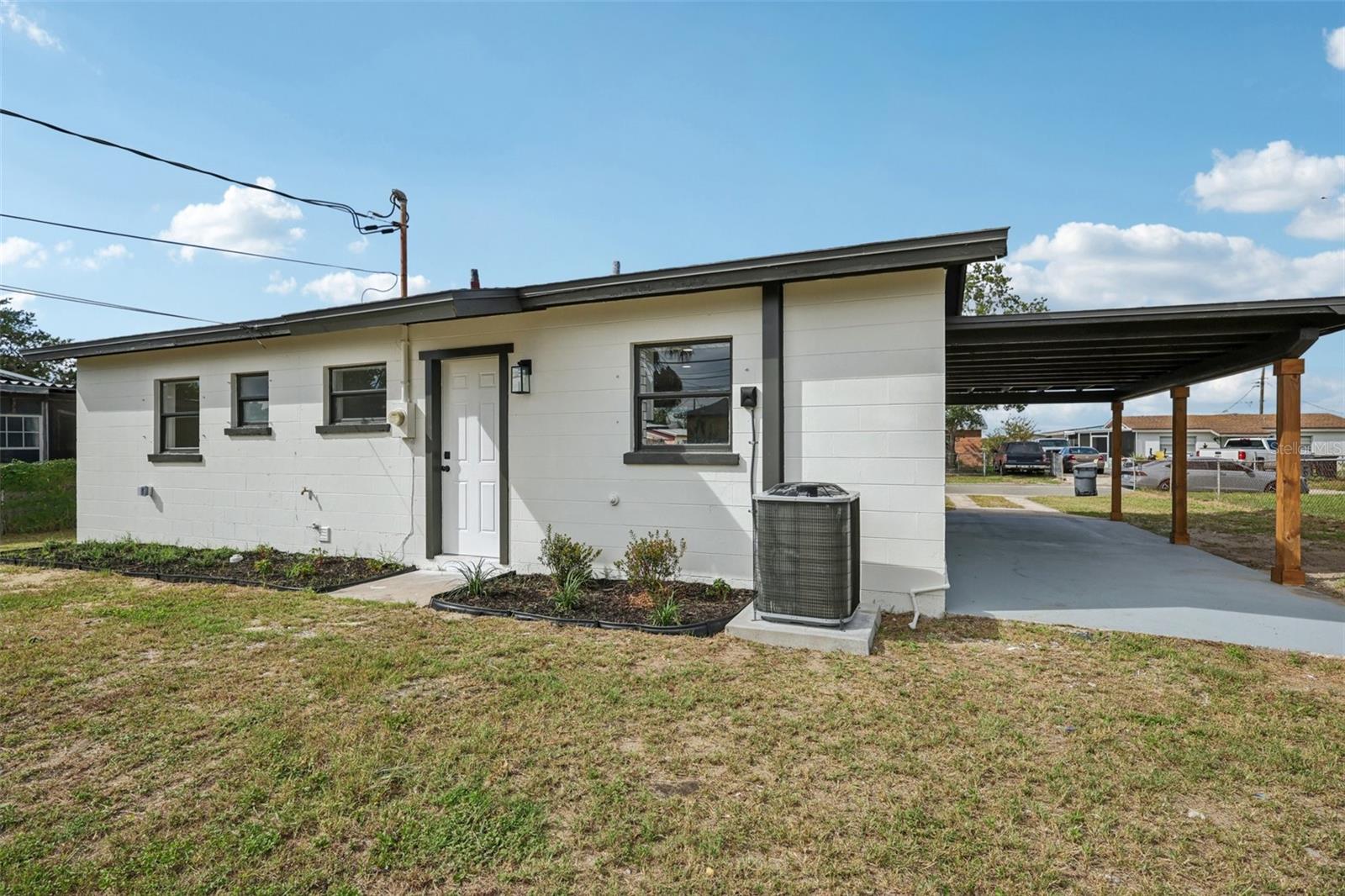 Image 7 of 31 For 2633 Royal Drive