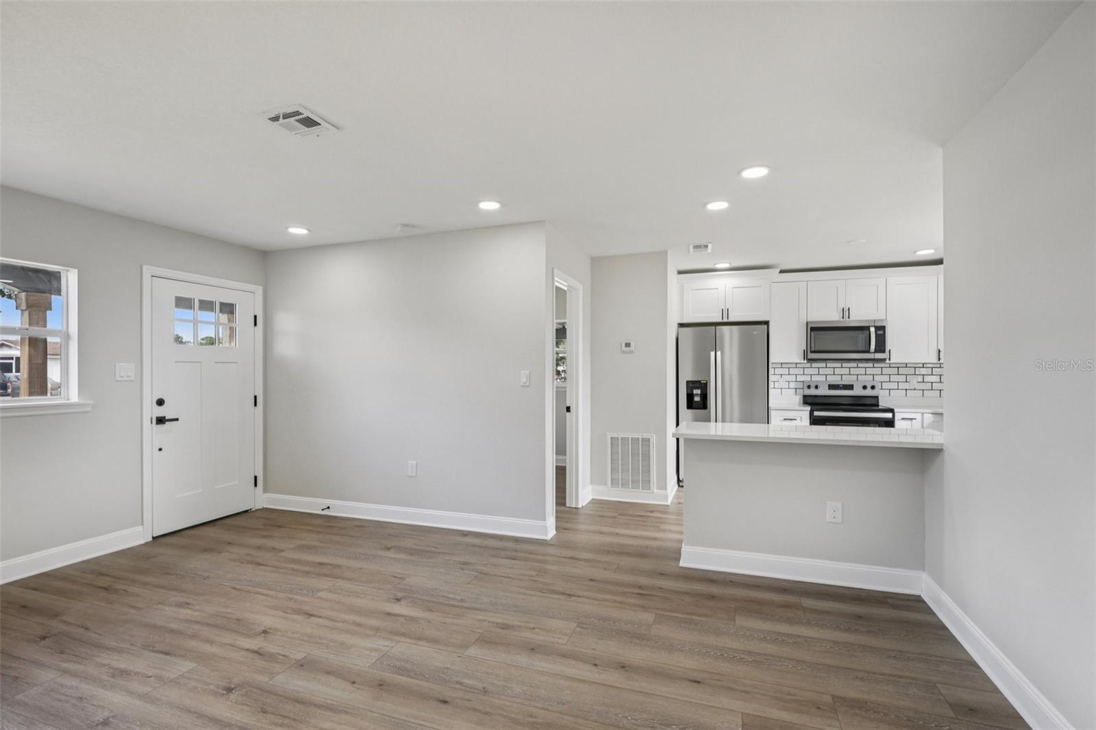 Image 8 of 31 For 2633 Royal Drive