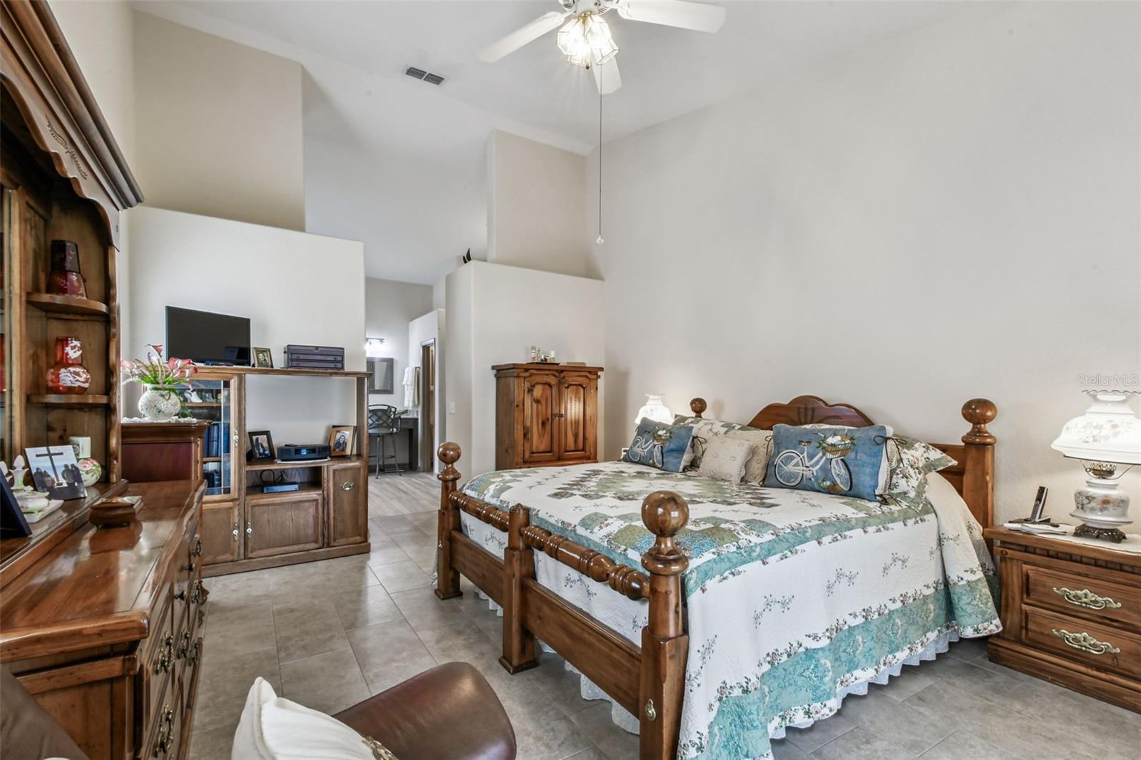 Image 21 of 33 For 6845 Shimmering Drive