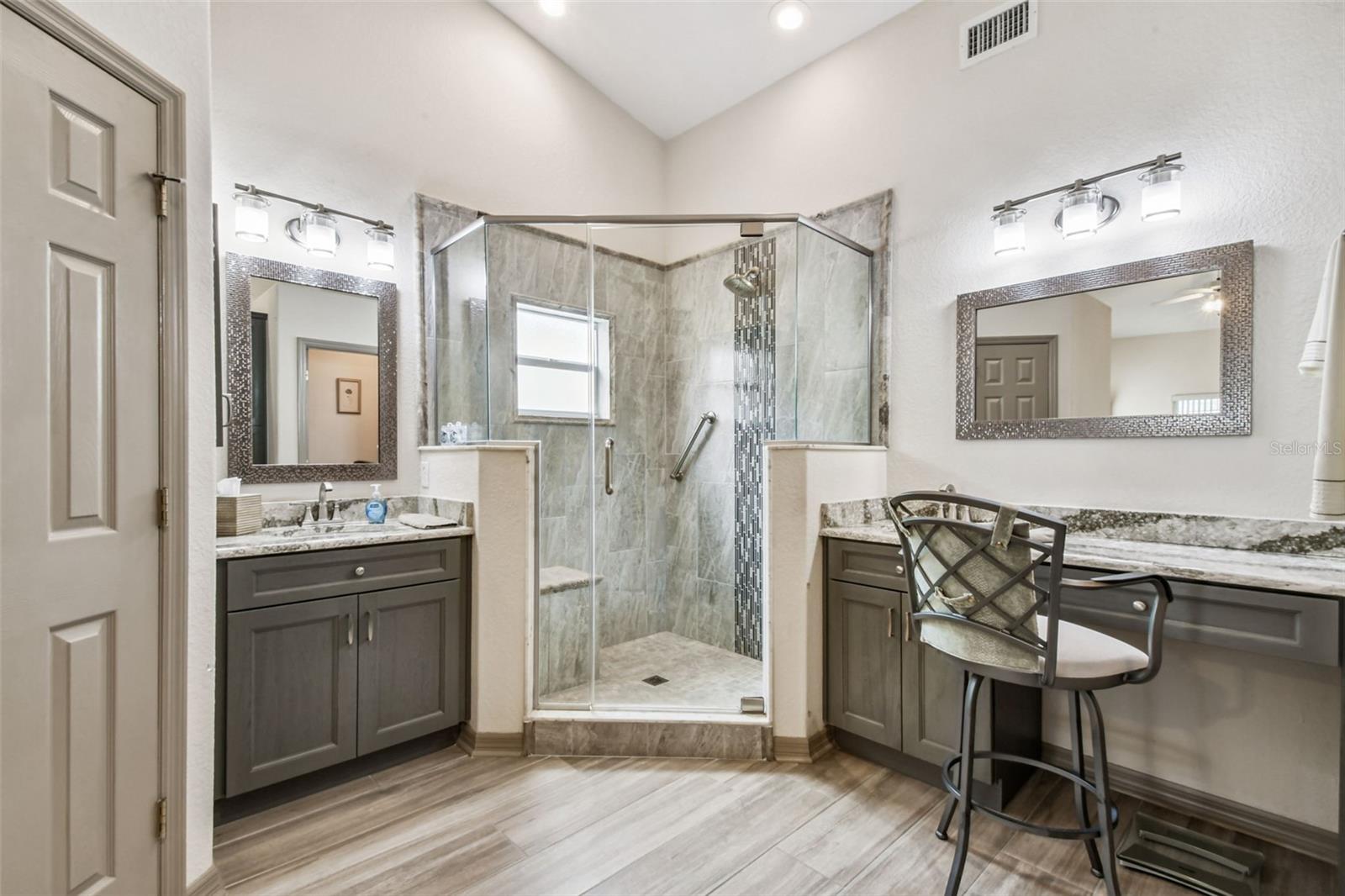 Image 22 of 33 For 6845 Shimmering Drive