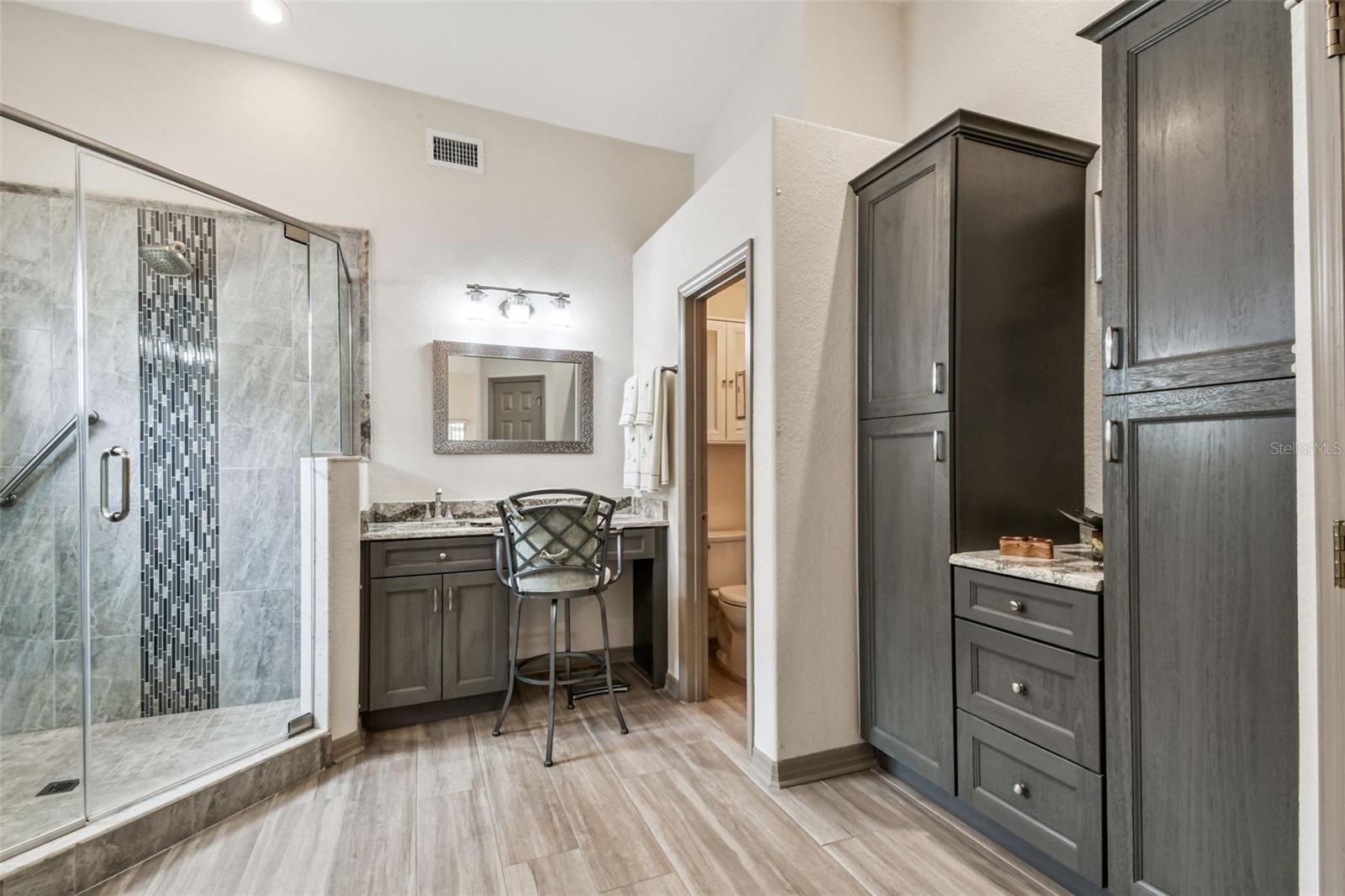 Image 24 of 33 For 6845 Shimmering Drive