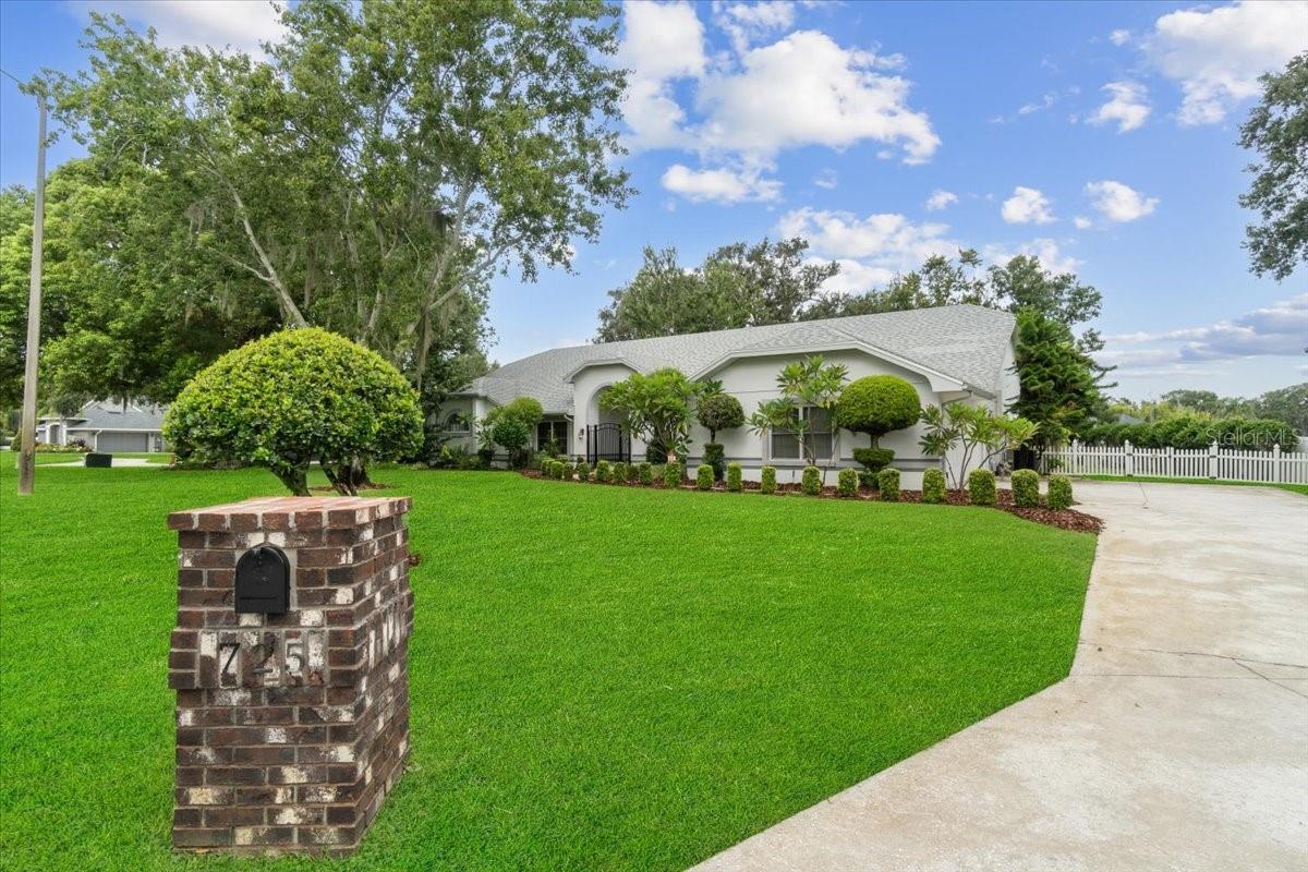 Image 2 of 59 For 725 Heritage Drive Ne