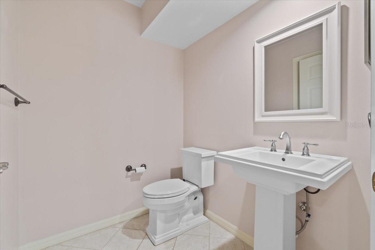 Image 40 of 59 For 725 Heritage Drive Ne