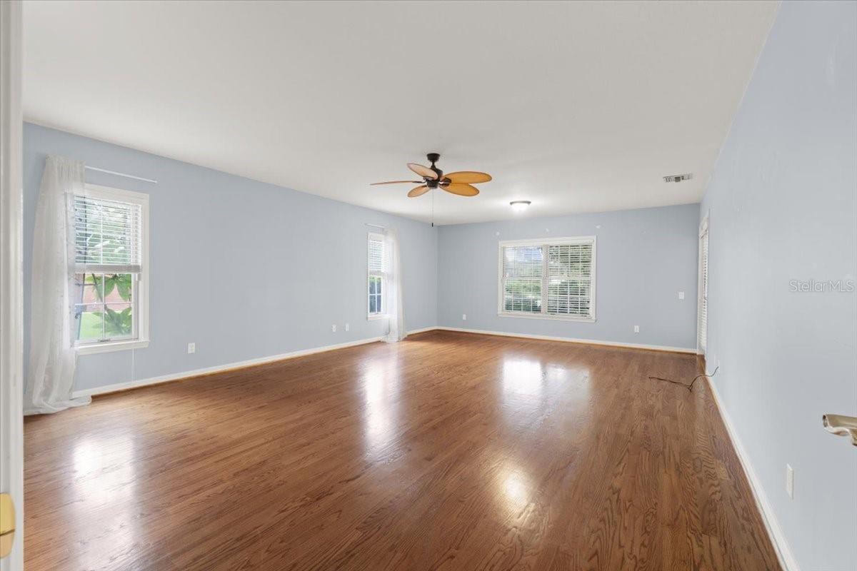 Image 41 of 59 For 725 Heritage Drive Ne