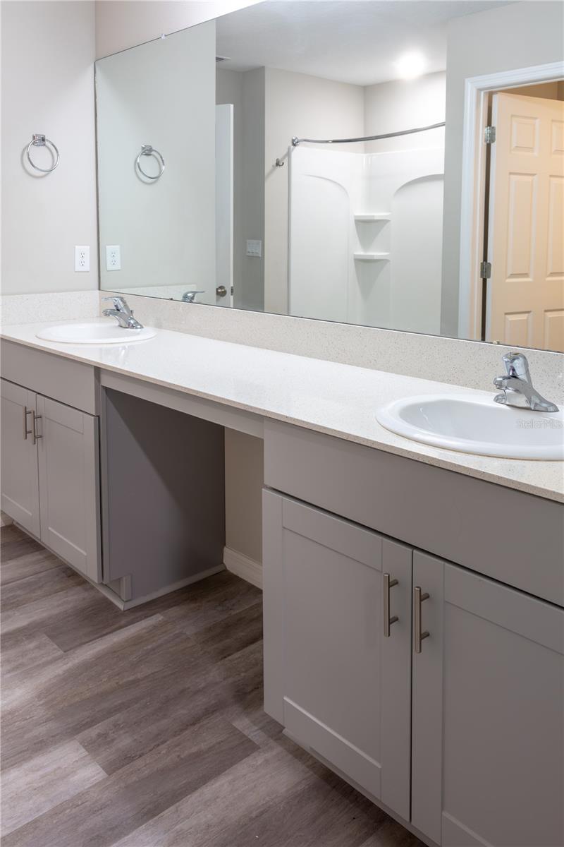 Image 34 of 61 For 5547 Arlington River Drive