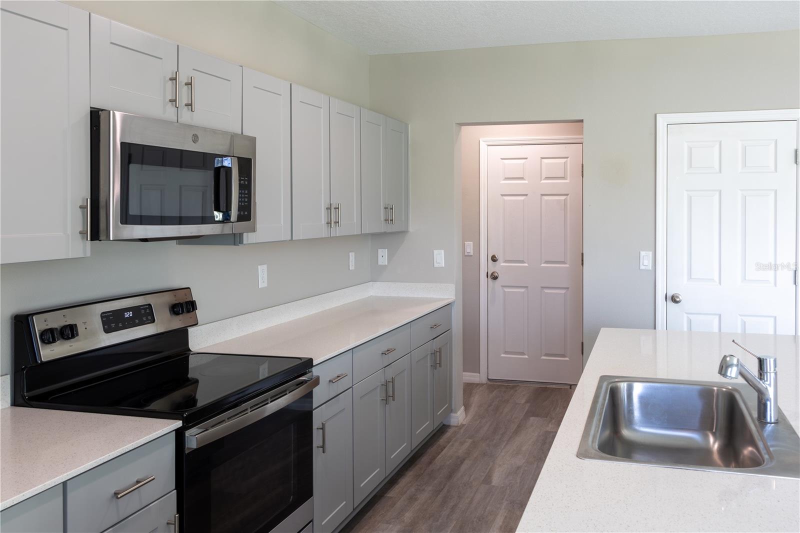 Image 4 of 61 For 5547 Arlington River Drive