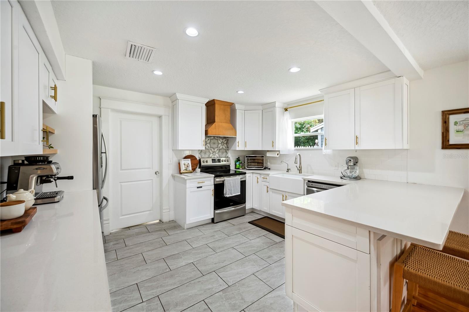 Image 14 of 53 For 823 Palmetto Street