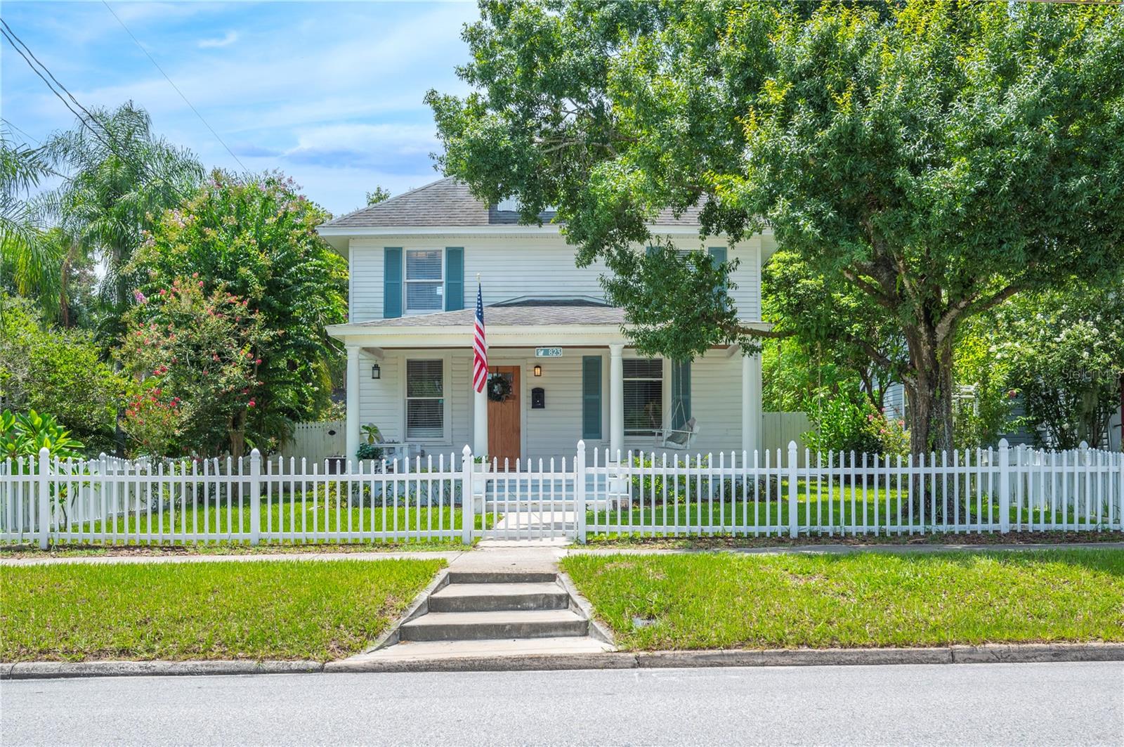 Image 3 of 53 For 823 Palmetto Street