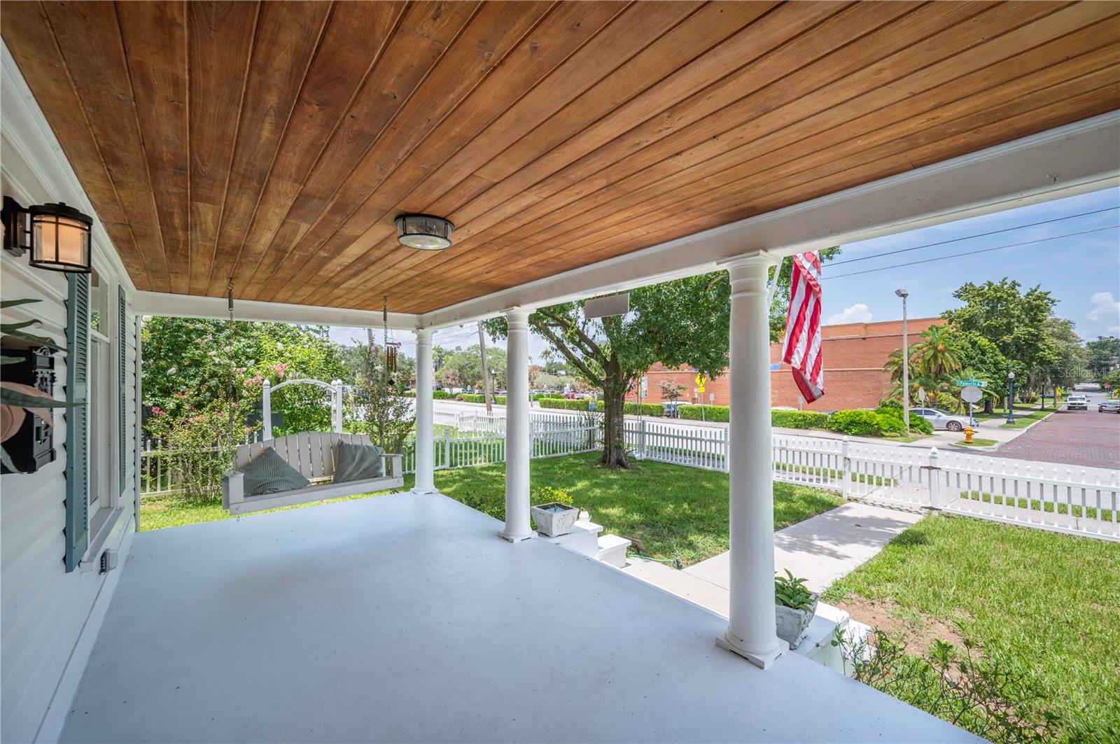 Image 5 of 53 For 823 Palmetto Street