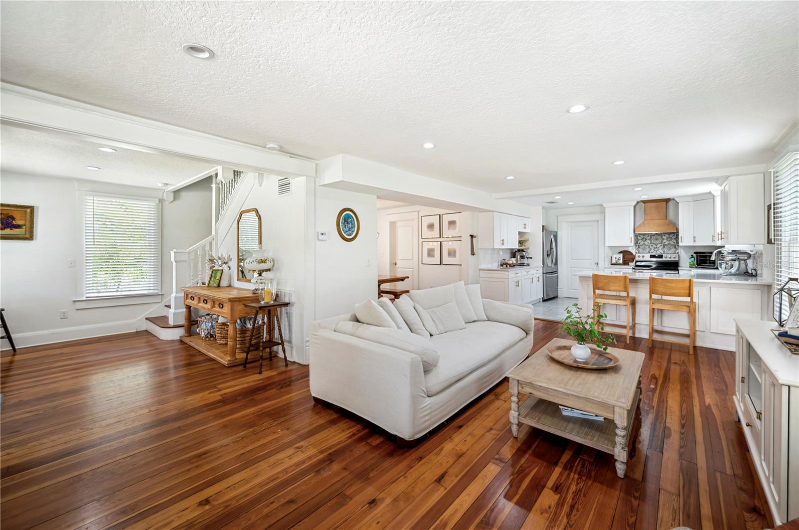 Image 8 of 53 For 823 Palmetto Street