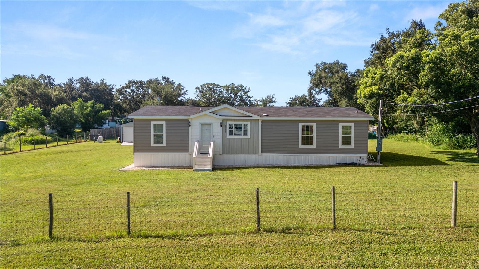 Image 3 of 53 For 35970 Valleybrook Avenue