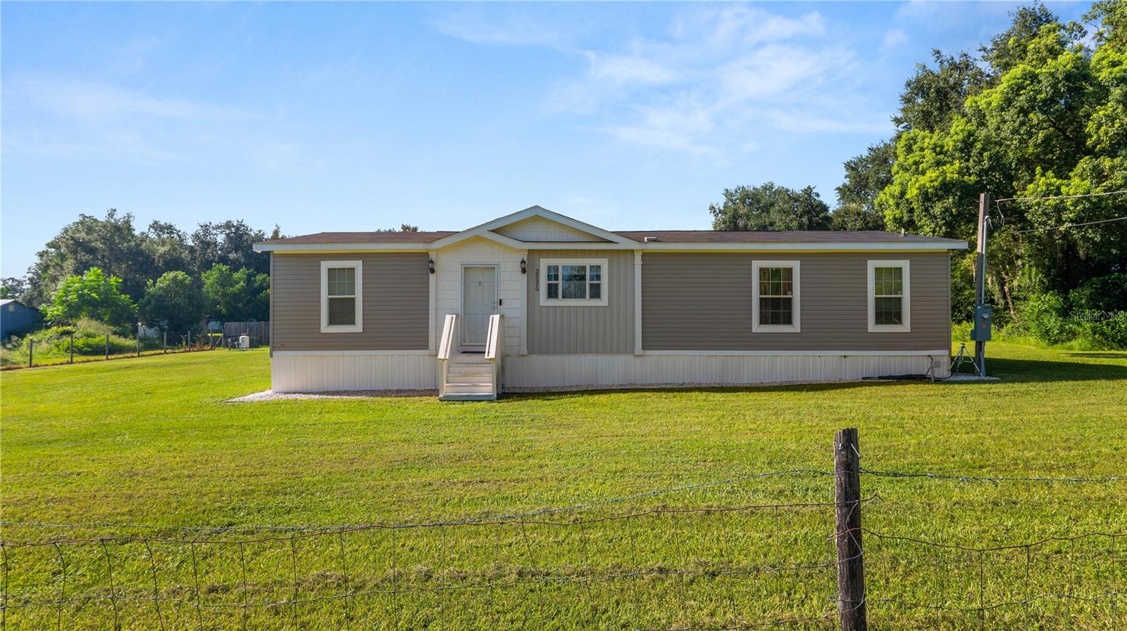 Image 42 of 53 For 35970 Valleybrook Avenue