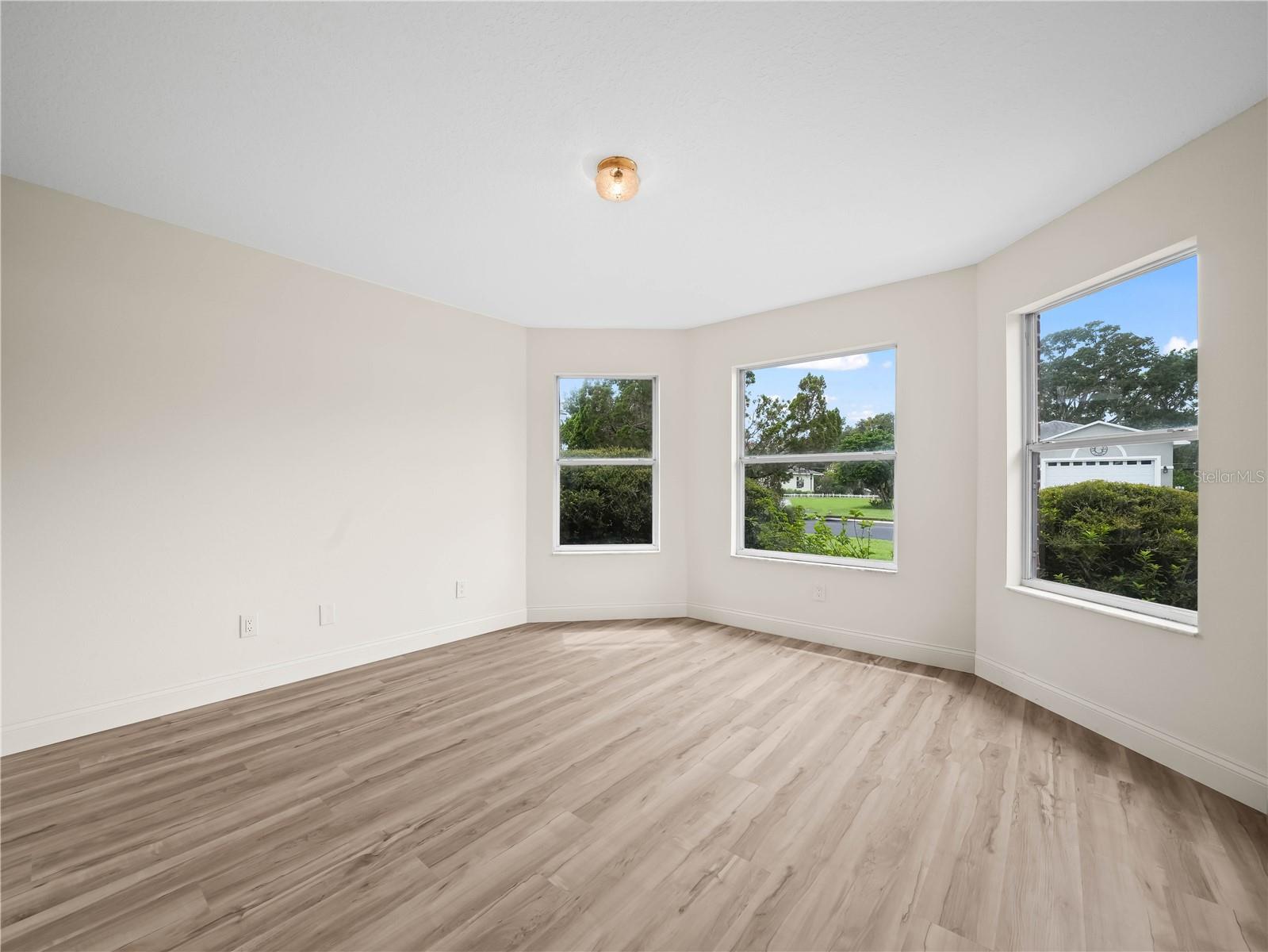 Image 14 of 20 For 6341 Silver Lakes Drive W