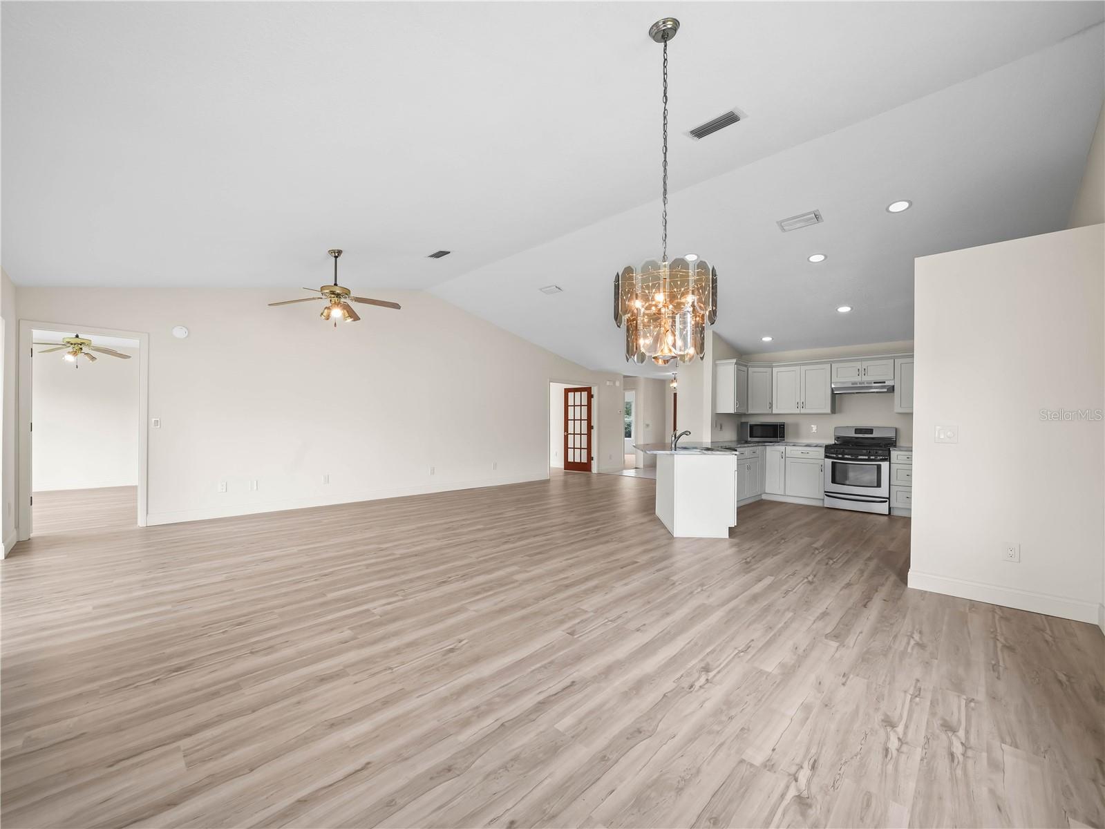 Image 4 of 20 For 6341 Silver Lakes Drive W