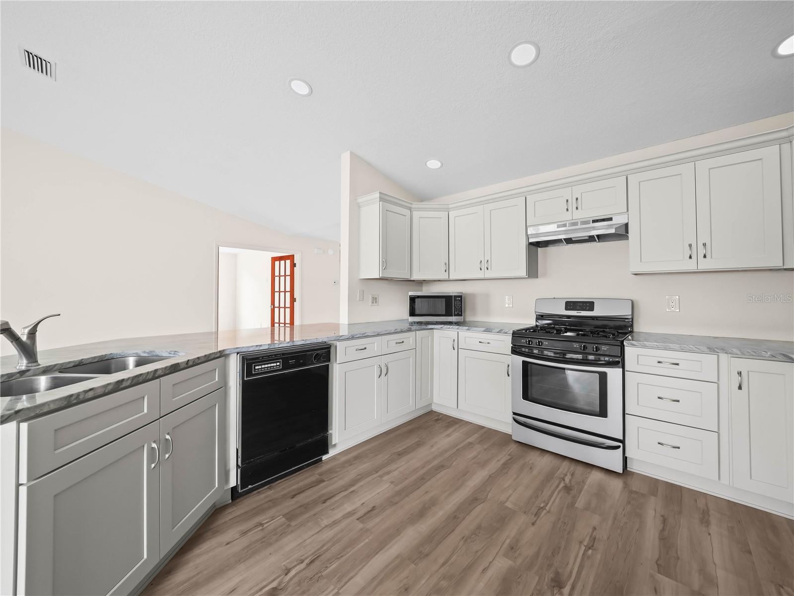 Image 6 of 20 For 6341 Silver Lakes Drive W