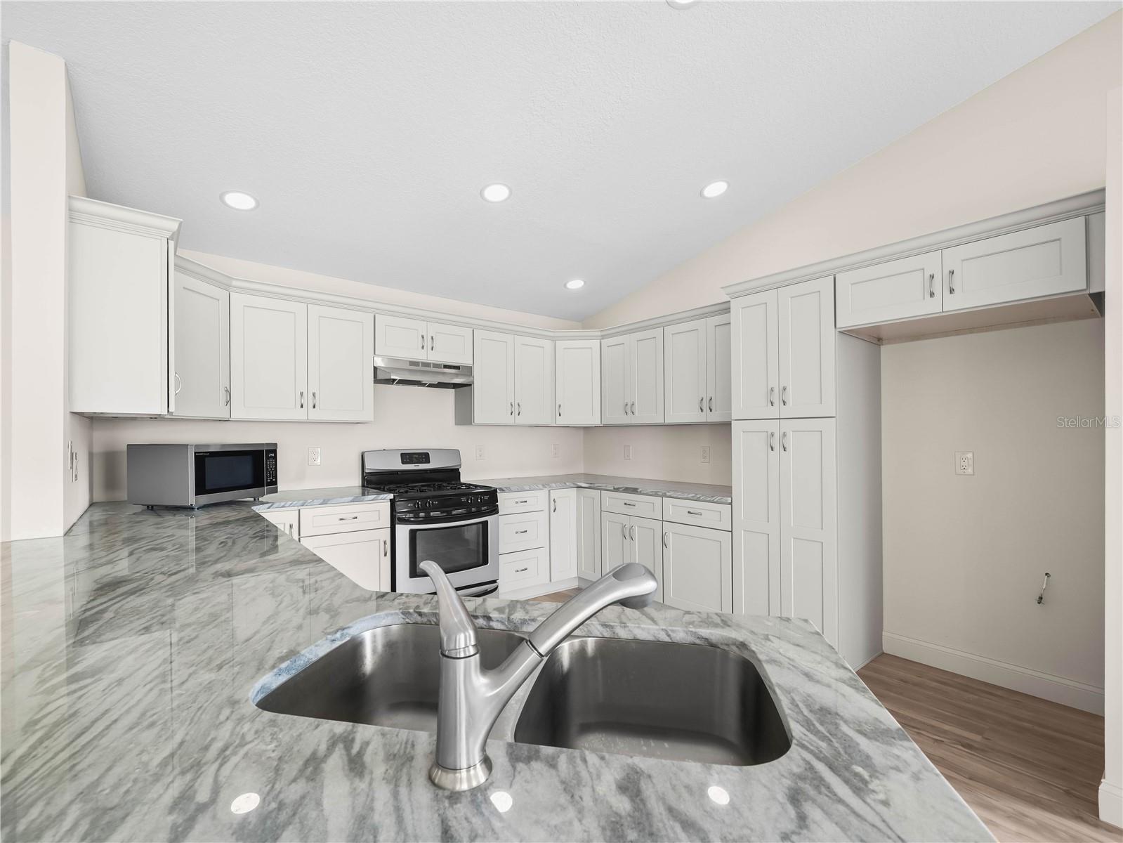 Image 7 of 20 For 6341 Silver Lakes Drive W