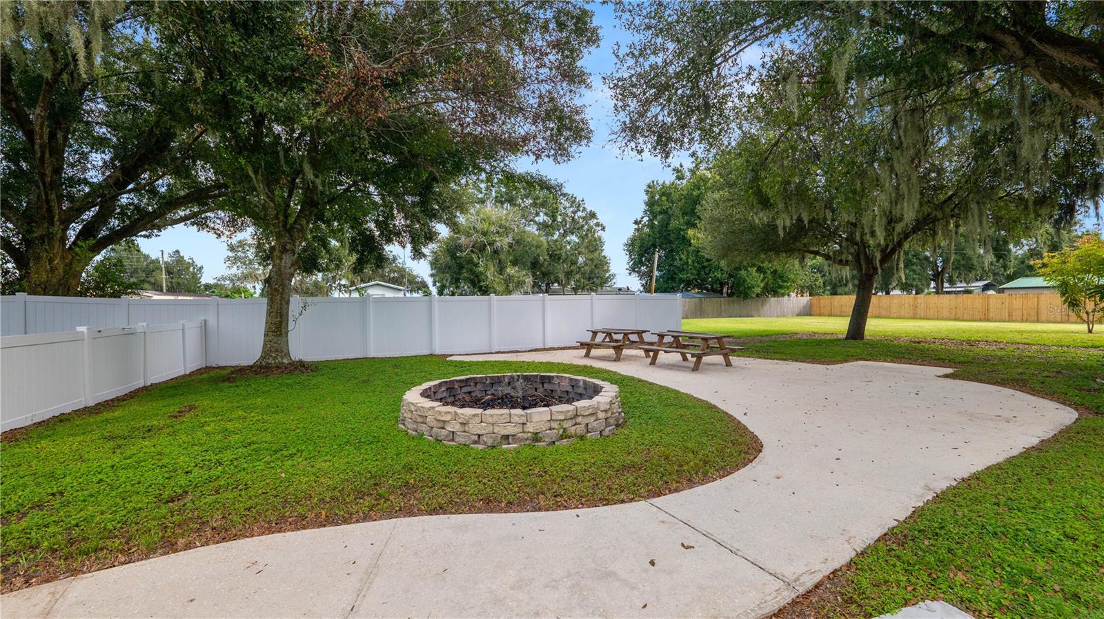 Image 50 of 60 For 736 Lake Wales Road S