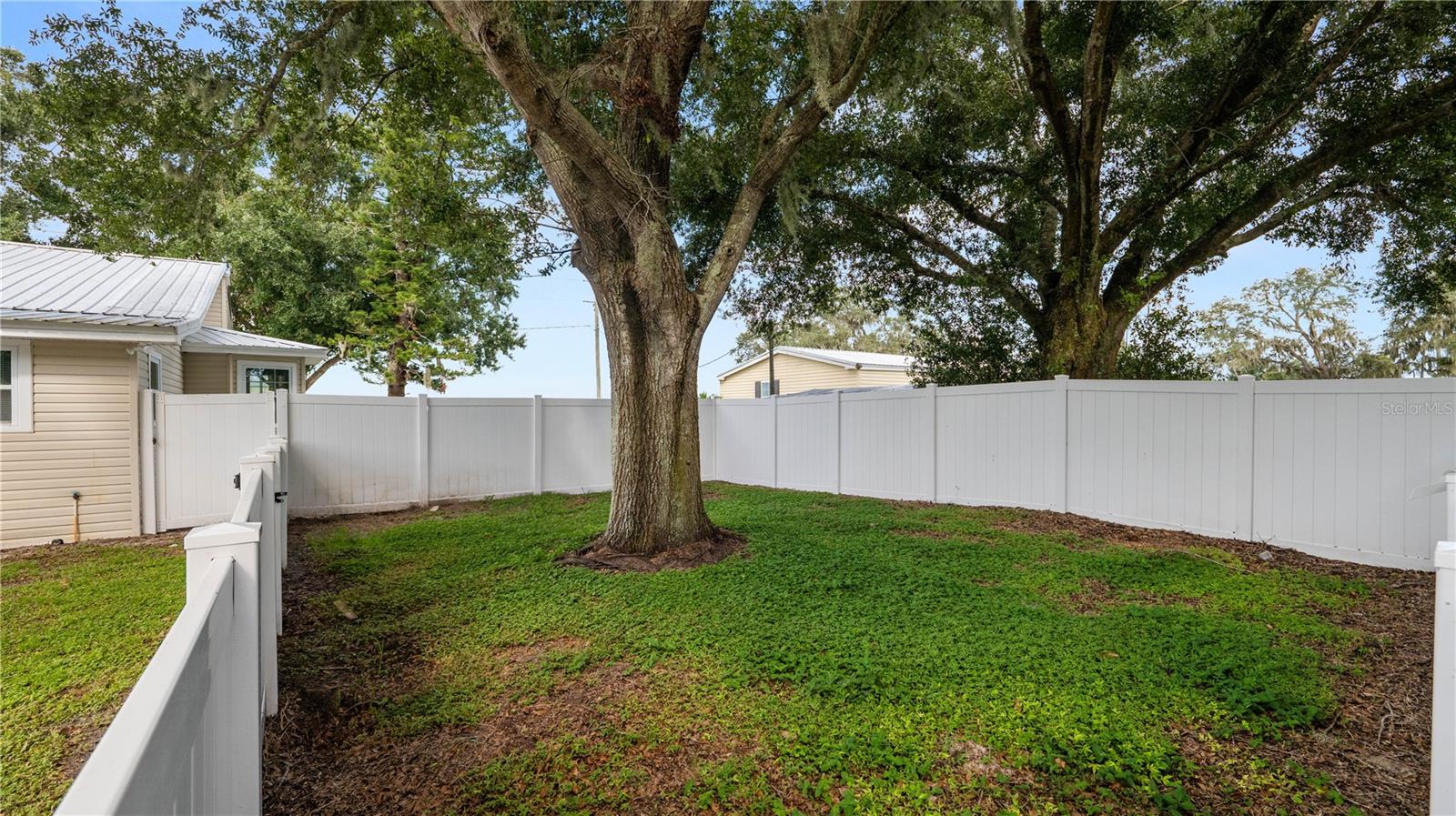 Image 51 of 60 For 736 Lake Wales Road S