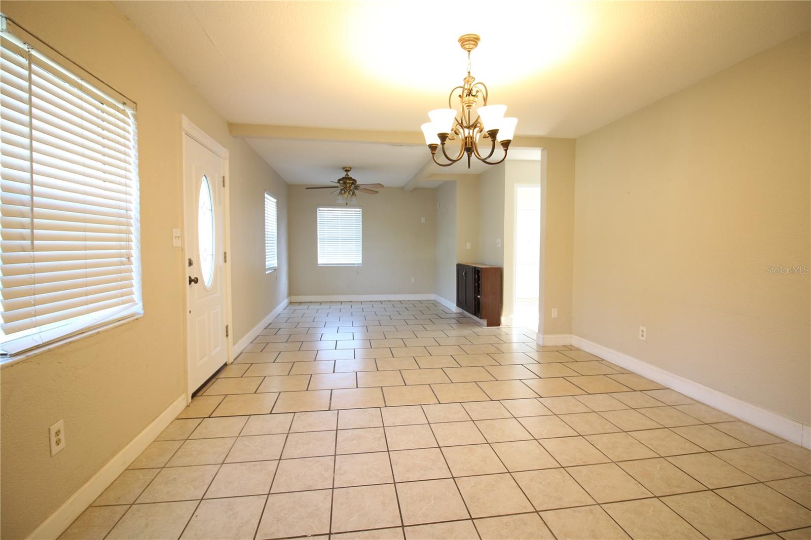 Image 3 of 11 For 4336 Hedge Drive E