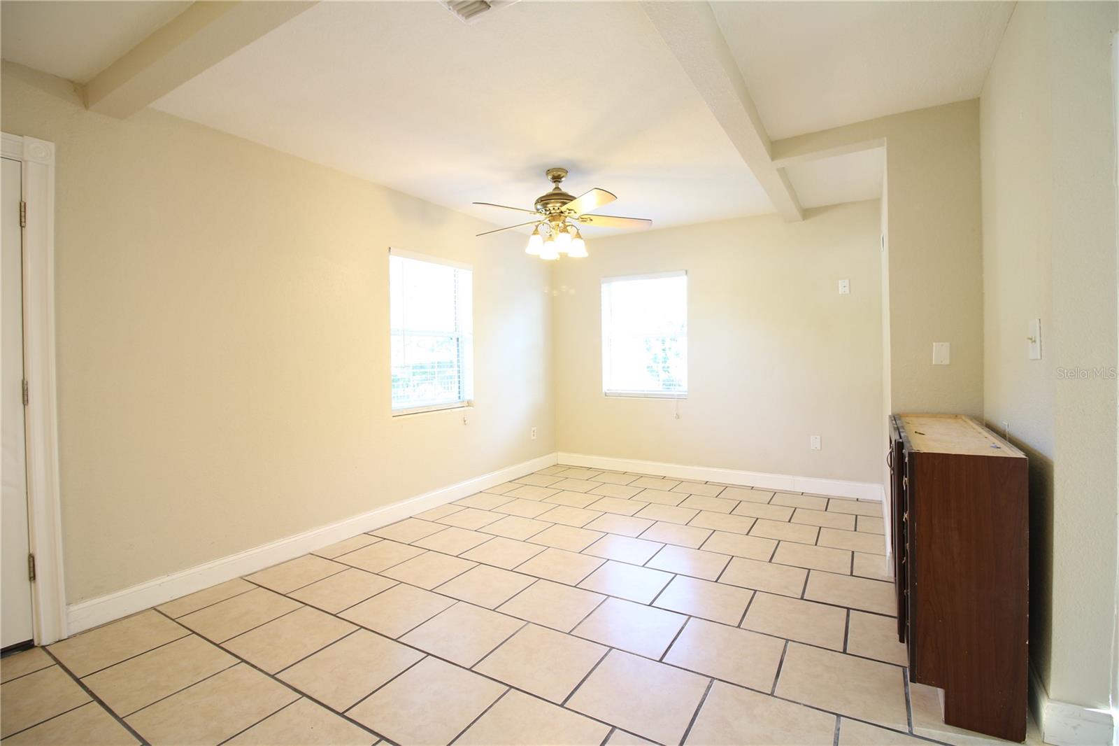 Image 4 of 11 For 4336 Hedge Drive E