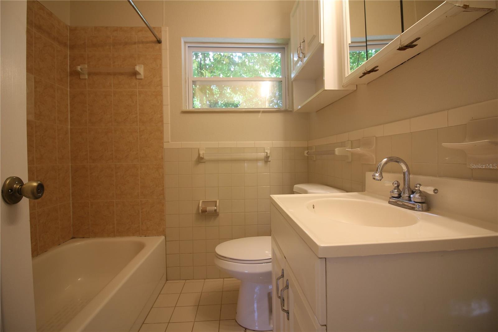Image 8 of 11 For 4336 Hedge Drive E