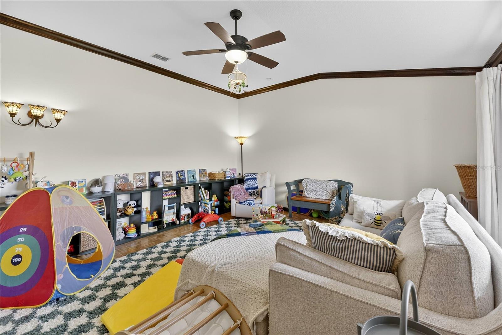 Image 10 of 75 For 627 Jessanda Circle