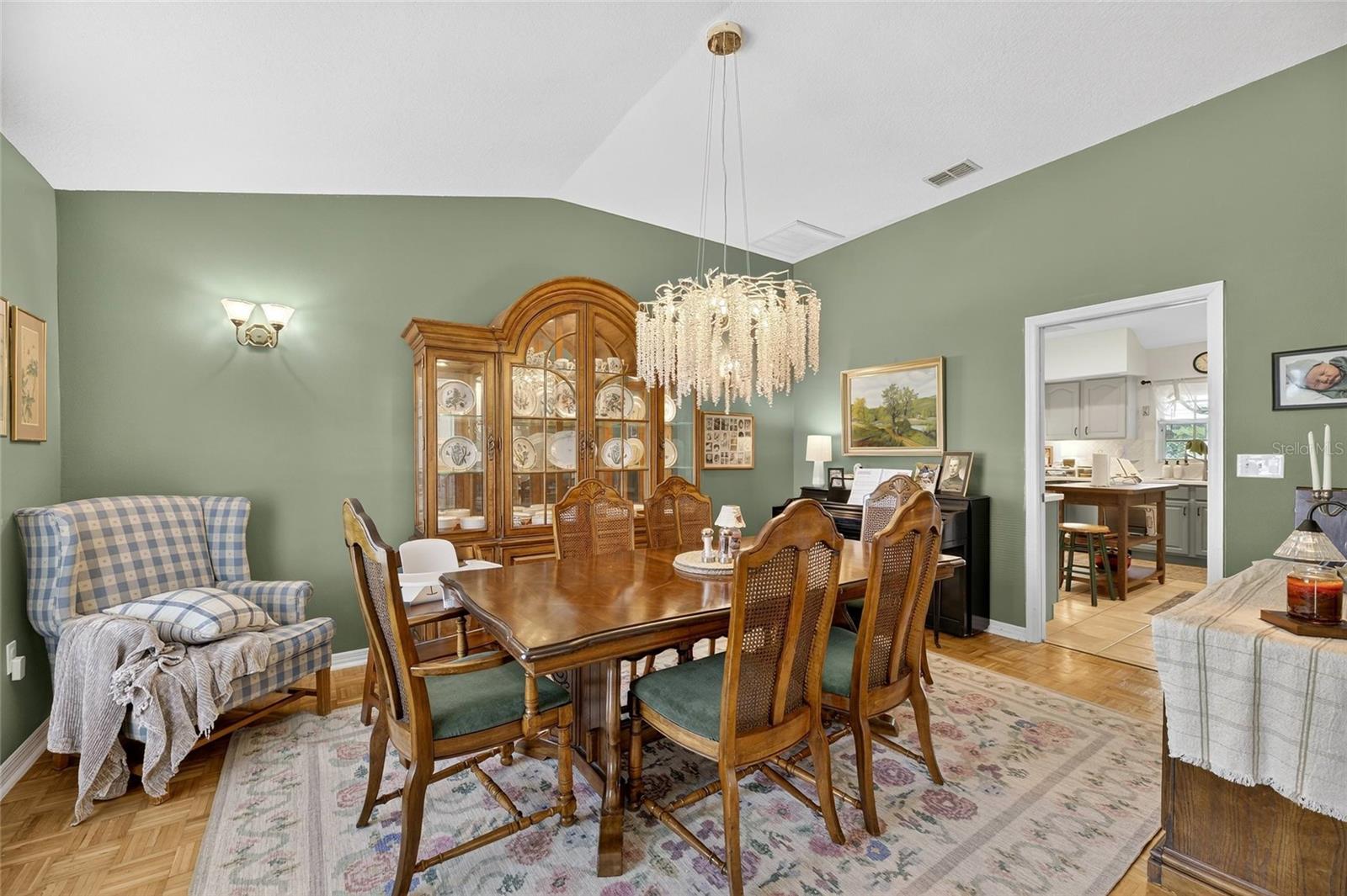 Image 11 of 75 For 627 Jessanda Circle